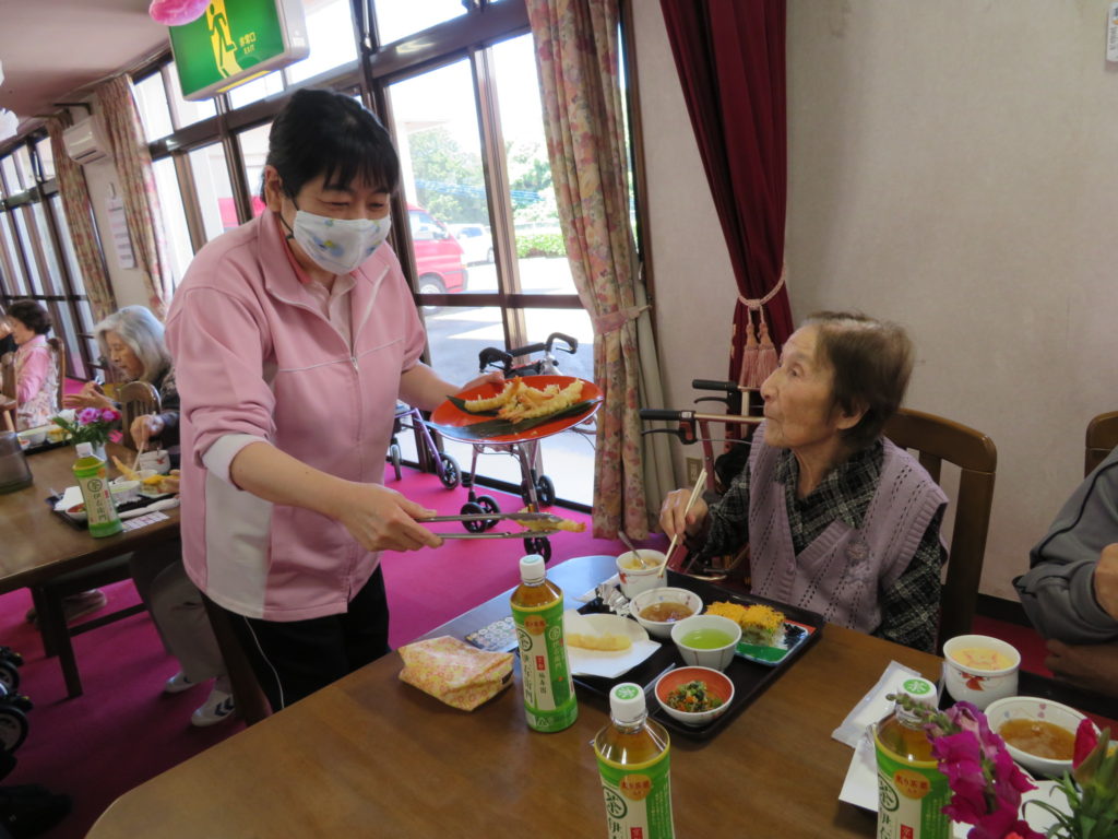 サンライフ】お楽しみ食事会(✿◡‿◡) | 社会福祉法人 長崎厚生福祉団 公式